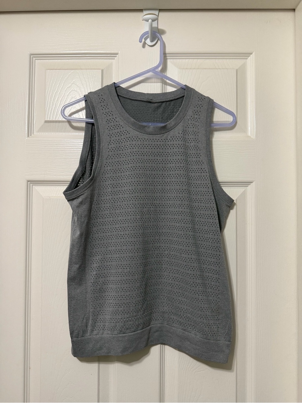 Lululemon athletica breeze by muscle tank II size 6 euc *squad light tee
